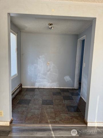 7464 S 118th Place, Seattle, WA 98178