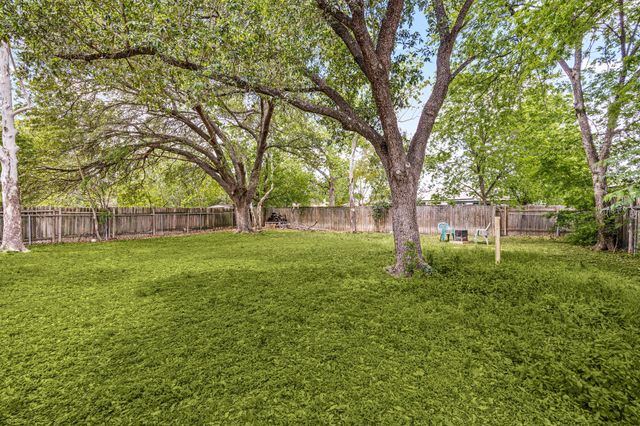 2412 E Stassney LN, Austin, TX 78744