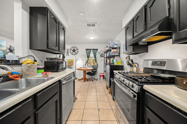 2412 E Stassney LN, Austin, TX 78744