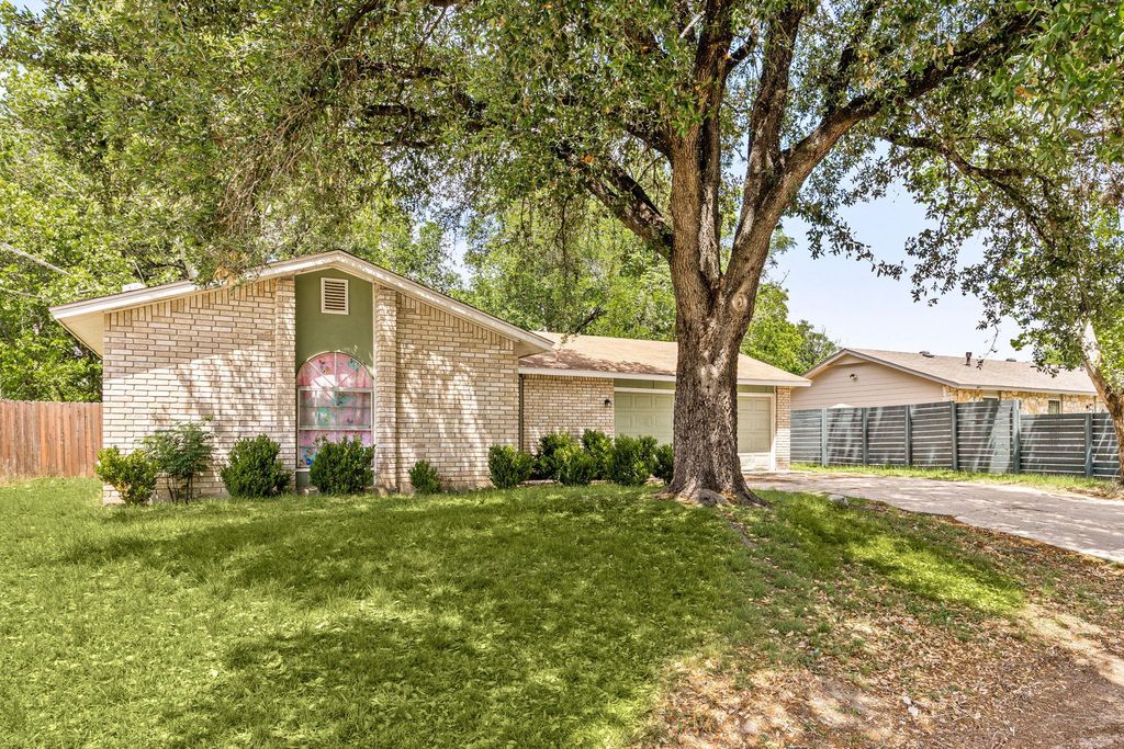 2412 E Stassney LN, Austin, TX 78744