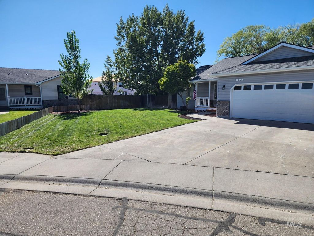 1445 Kyle Street, Mountain Home, ID 83647 photo 2