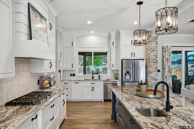 202 Winged Foot Dr, Hideaway, TX 75771