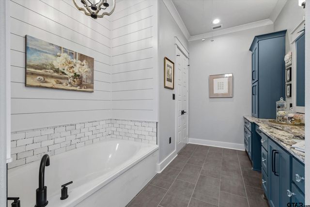 202 Winged Foot Dr, Hideaway, TX 75771