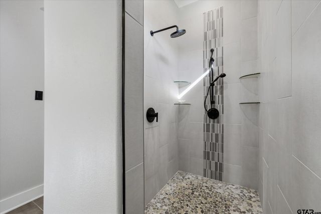 202 Winged Foot Dr, Hideaway, TX 75771