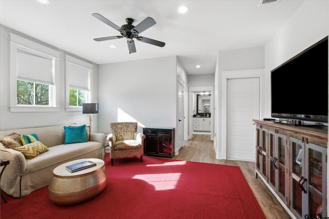 202 Winged Foot Dr, Hideaway, TX 75771