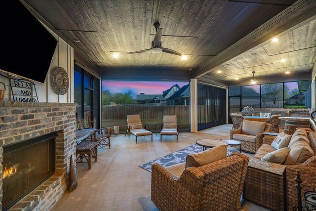 202 Winged Foot Dr, Hideaway, TX 75771