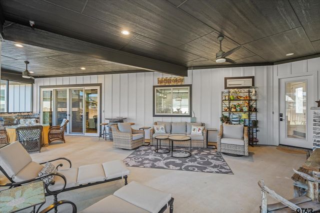 202 Winged Foot Dr, Hideaway, TX 75771