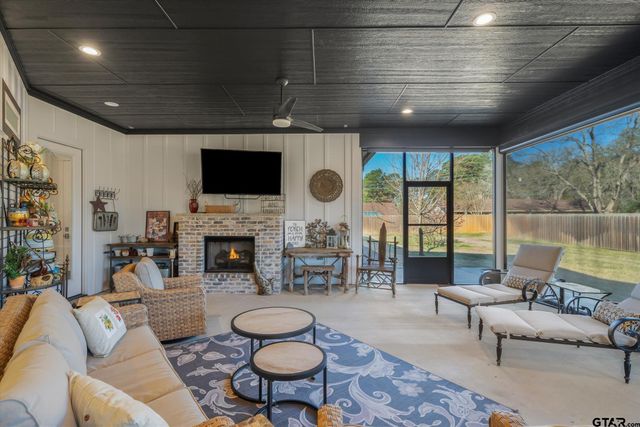 202 Winged Foot Dr, Hideaway, TX 75771