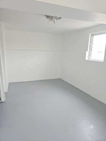 92-10 212th Place, Queens Village, NY 11428