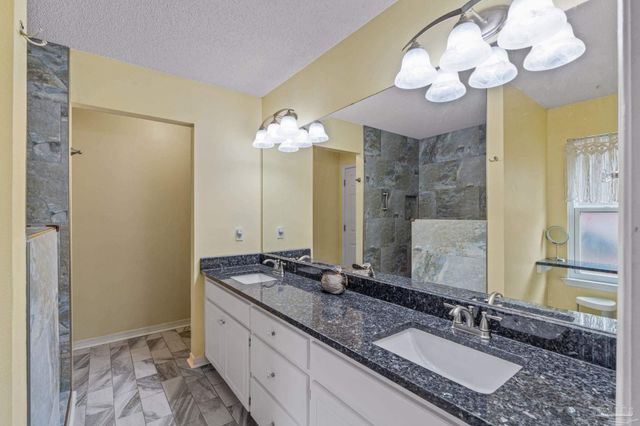 1739 Ivalea Cir, Navarre, FL 32566