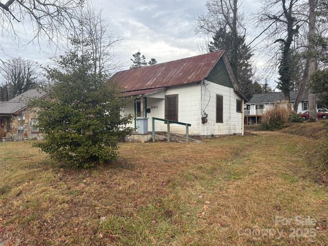 1003 3rd Avenue W, Hendersonville, NC 28739