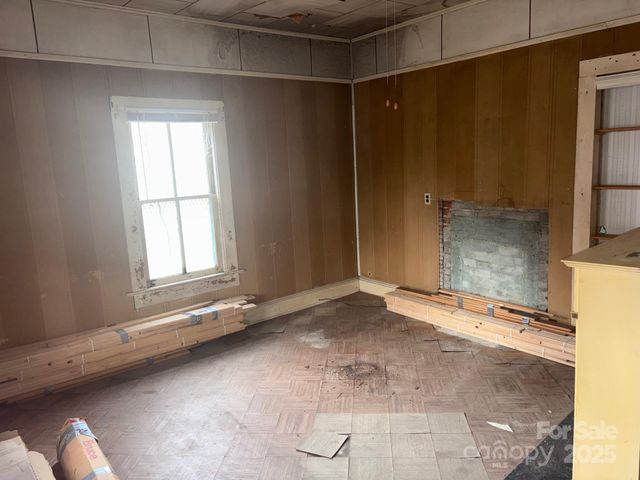 1003 3rd Avenue W, Hendersonville, NC 28739