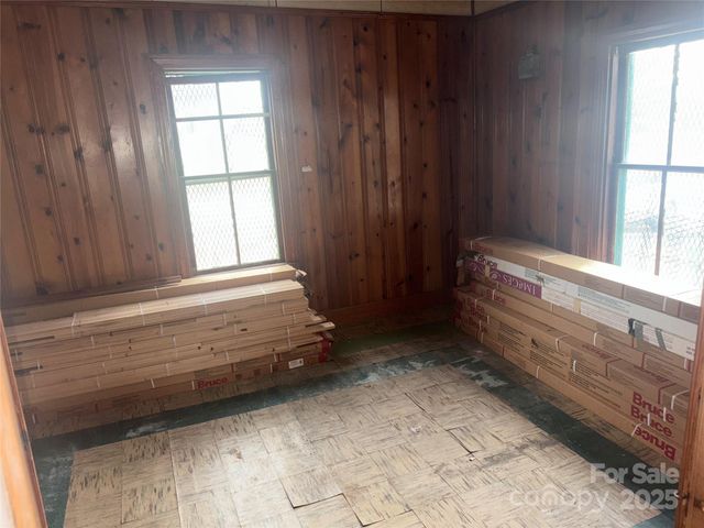 1003 3rd Avenue W, Hendersonville, NC 28739