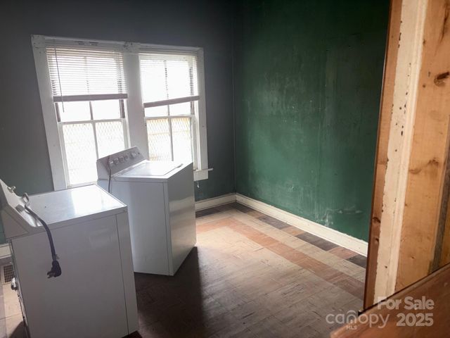 1003 3rd Avenue W, Hendersonville, NC 28739