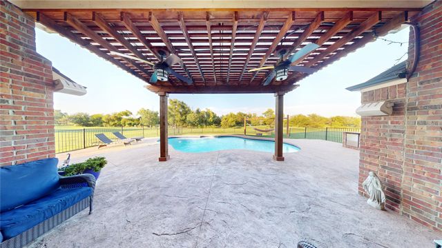 8 Chapel Hill Lane, Mclendon Chisholm, TX 75032