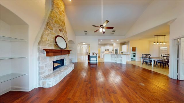8 Chapel Hill Lane, Mclendon Chisholm, TX 75032
