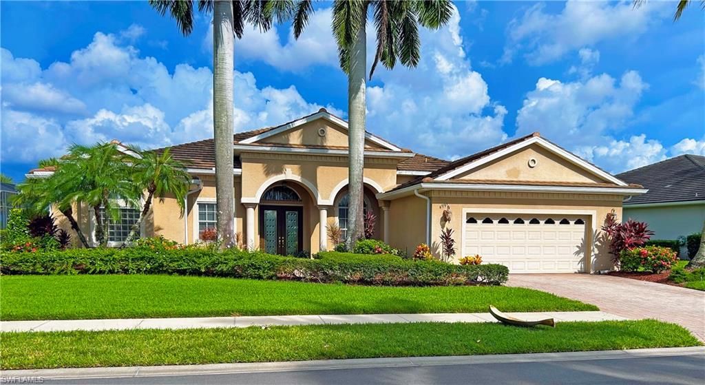 4991 Cerromar DR, Naples, FL 34112