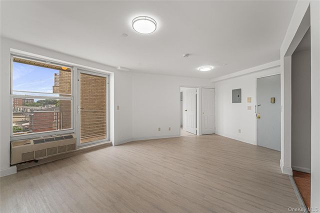 81-15 Queens Boulevard 4H, Elmhurst, NY 11373