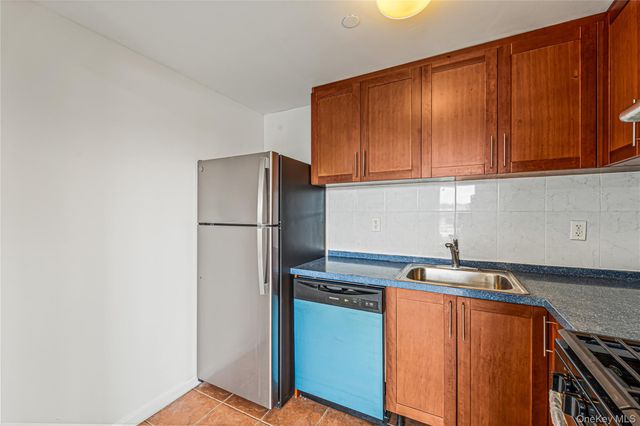 81-15 Queens Boulevard 4H, Elmhurst, NY 11373