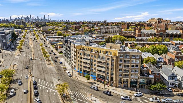 81-15 Queens Boulevard 4H, Elmhurst, NY 11373