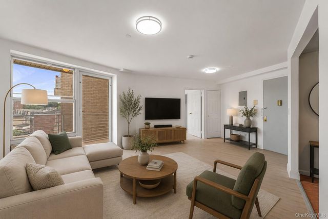 81-15 Queens Boulevard 4H, Elmhurst, NY 11373