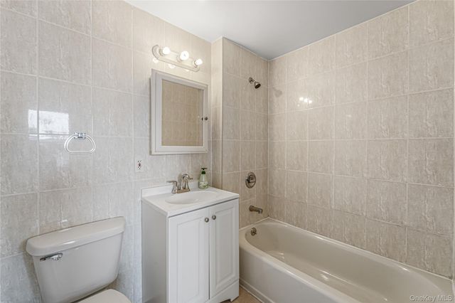 81-15 Queens Boulevard 4H, Elmhurst, NY 11373