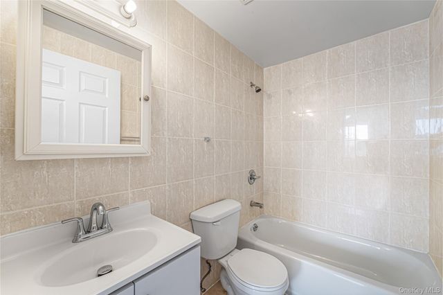 81-15 Queens Boulevard 4H, Elmhurst, NY 11373