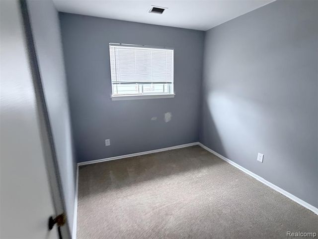 41 E Sheffield Avenue, Pontiac, MI 48340