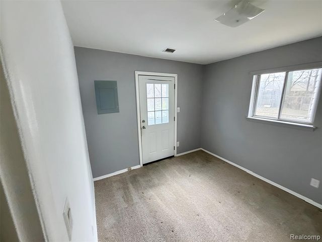 41 E Sheffield Avenue, Pontiac, MI 48340