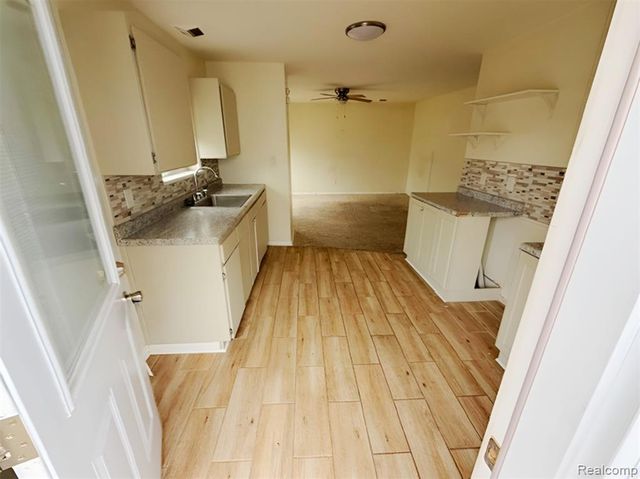 41 E Sheffield Avenue, Pontiac, MI 48340