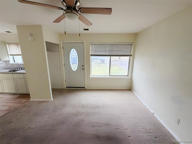 41 E Sheffield Avenue, Pontiac, MI 48340