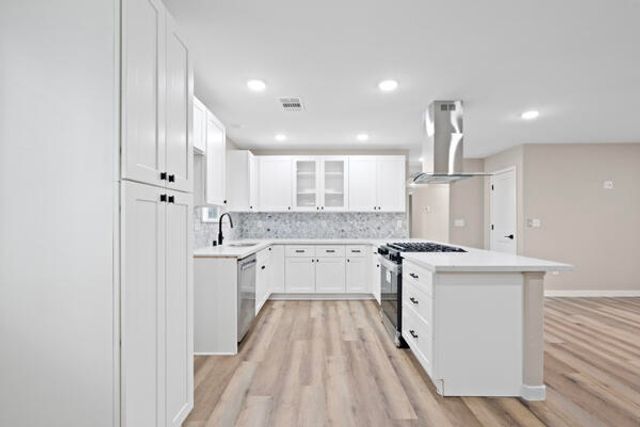 1707 W Whitendale Avenue, Visalia, CA 93277