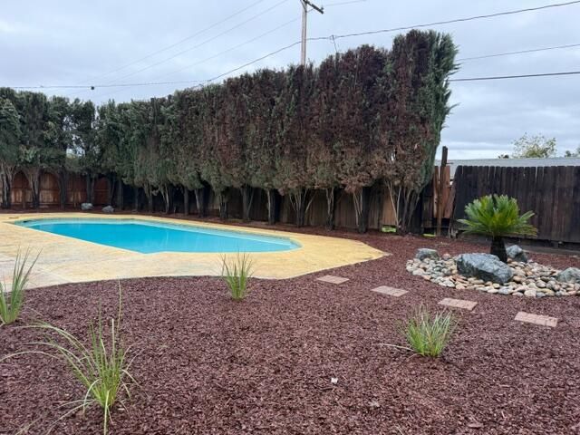 1707 W Whitendale Avenue, Visalia, CA 93277