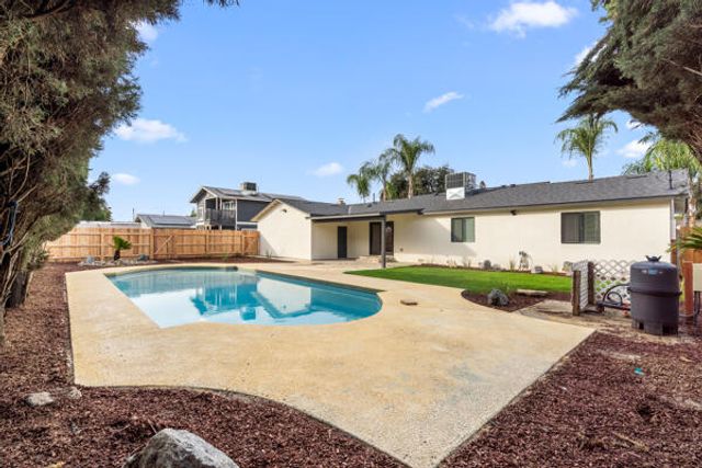 1707 W Whitendale Avenue, Visalia, CA 93277