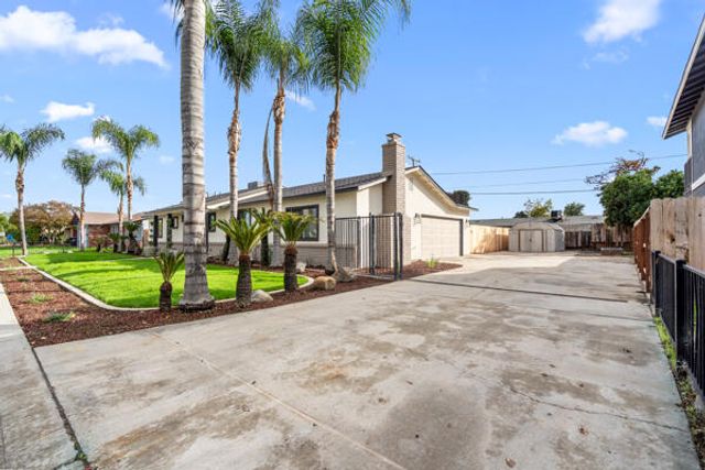 1707 W Whitendale Avenue, Visalia, CA 93277