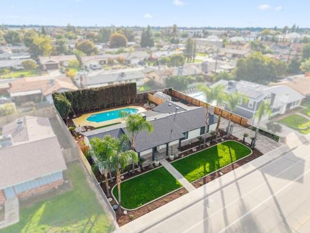 1707 W Whitendale Avenue, Visalia, CA 93277