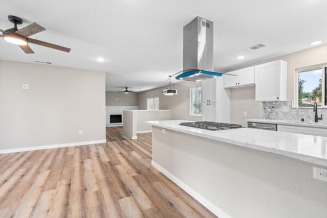 1707 W Whitendale Avenue, Visalia, CA 93277