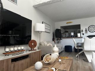 17901 NW 68th Ave S202, Hialeah, FL 33015