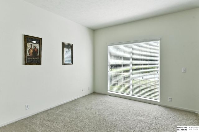 7505 S 180th Avenue, Omaha, NE 68136