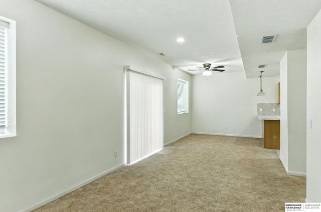 7505 S 180th Avenue, Omaha, NE 68136