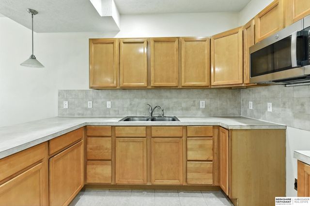 7505 S 180th Avenue, Omaha, NE 68136