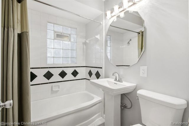 36521 Gloucester Drive, Clinton Township, MI 48035