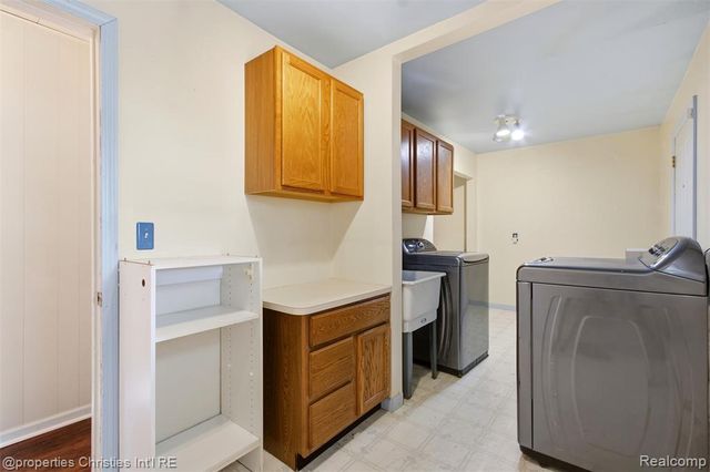 36521 Gloucester Drive, Clinton Township, MI 48035