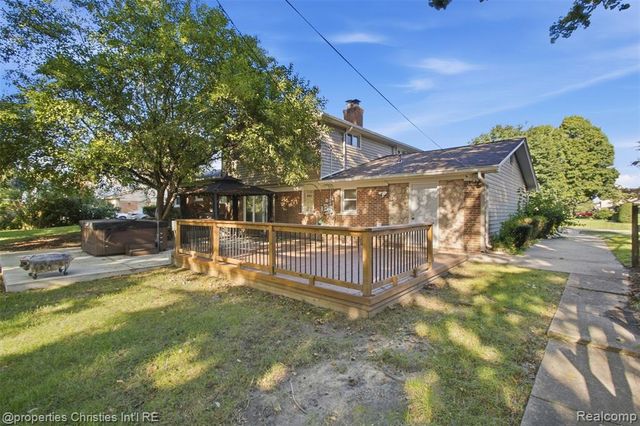36521 Gloucester Drive, Clinton Township, MI 48035