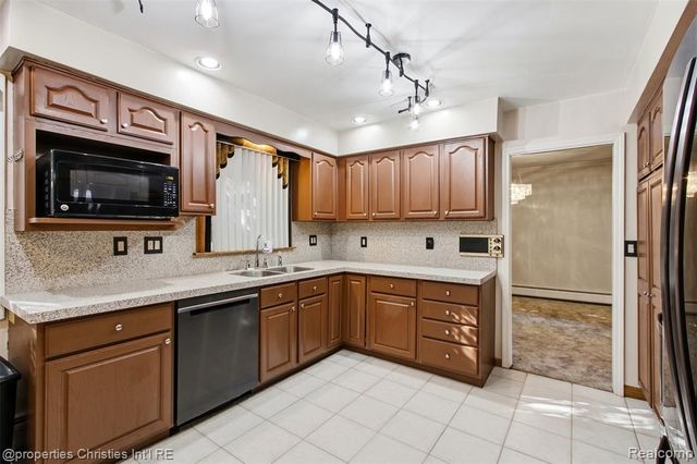 36521 Gloucester Drive, Clinton Township, MI 48035