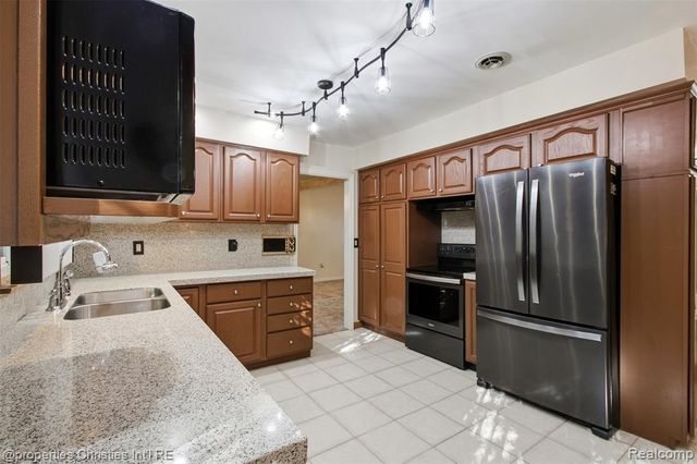 36521 Gloucester Drive, Clinton Township, MI 48035
