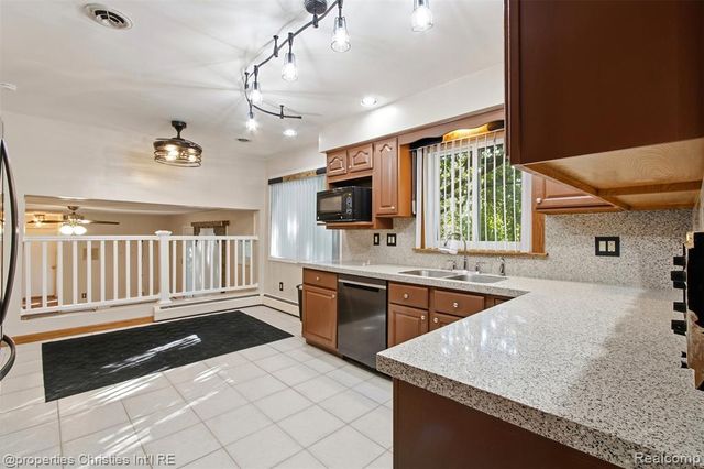 36521 Gloucester Drive, Clinton Township, MI 48035