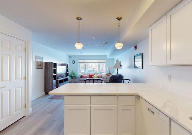 23 Greenleaves 107, Amherst, MA 01002