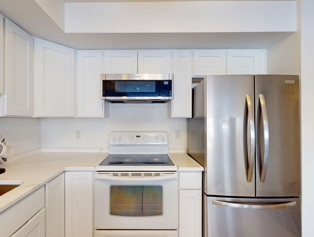 23 Greenleaves 107, Amherst, MA 01002