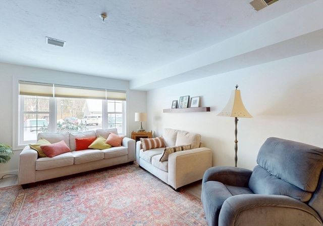 23 Greenleaves 107, Amherst, MA 01002